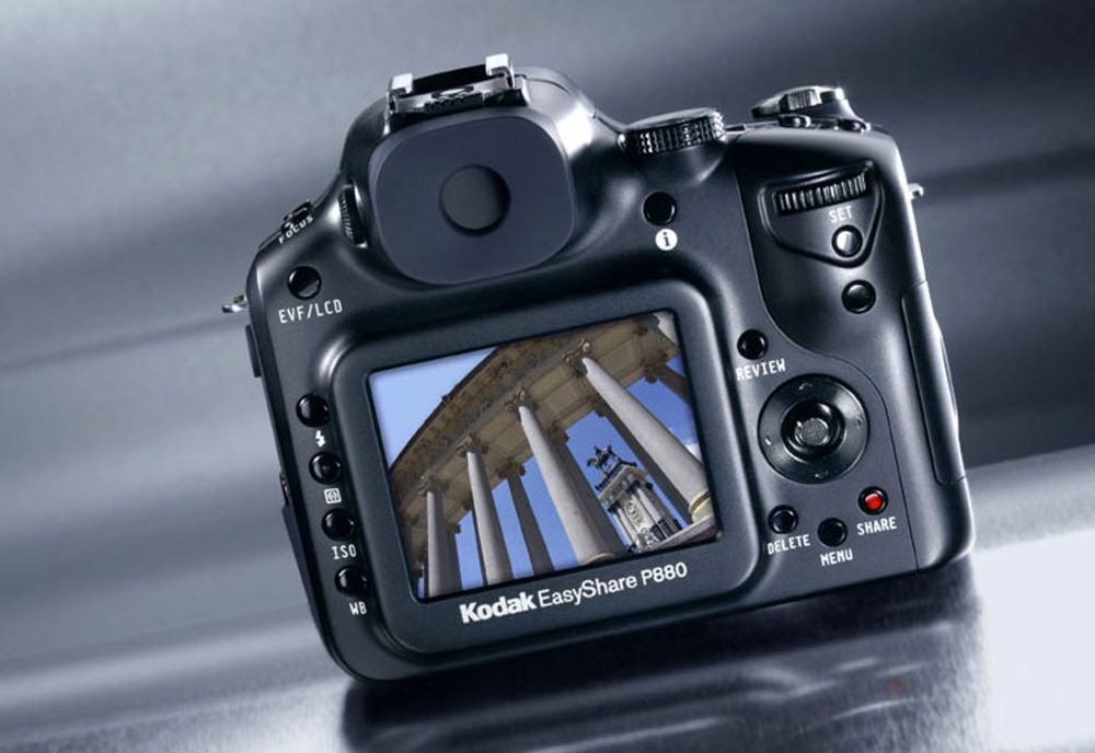 Kodak_P880_digital_camera_4