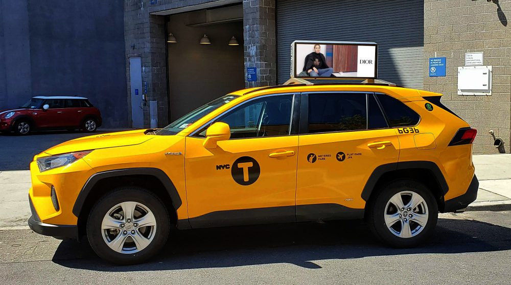 Moment M17 digital car top