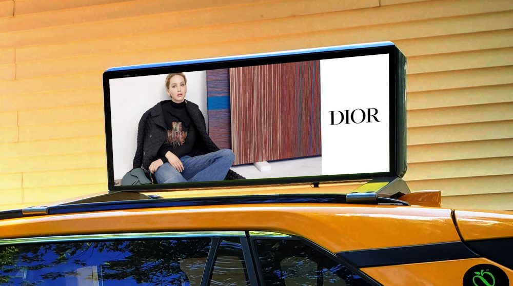 Moment M17 digital car top