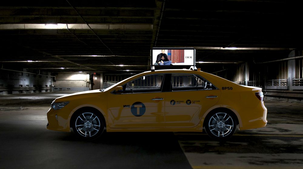 Moment M17 digital car top