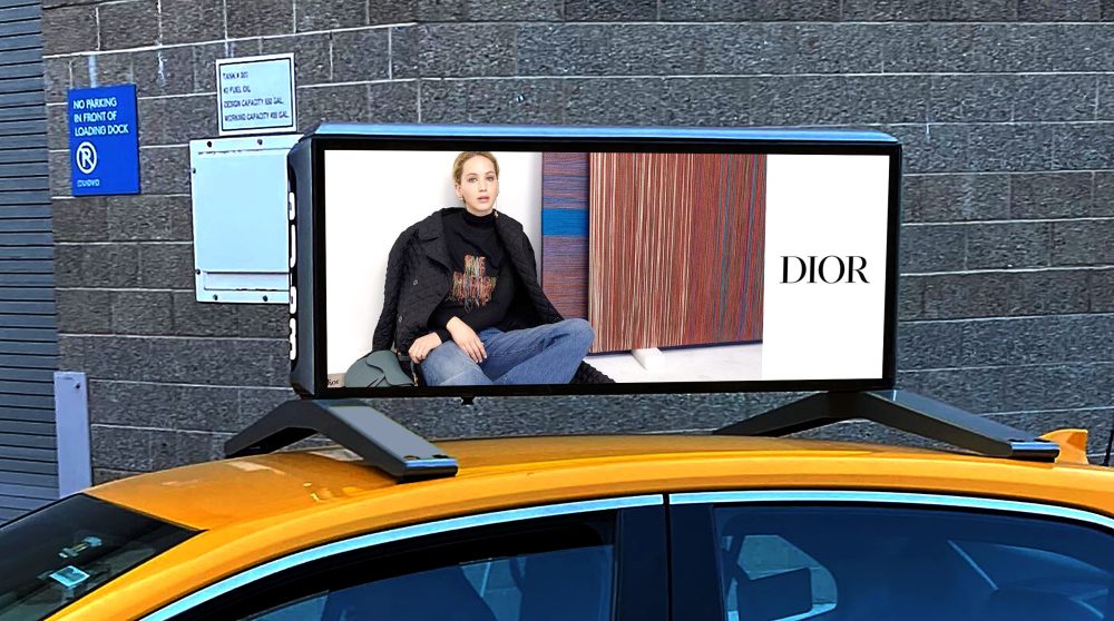 Moment M17 digital car top