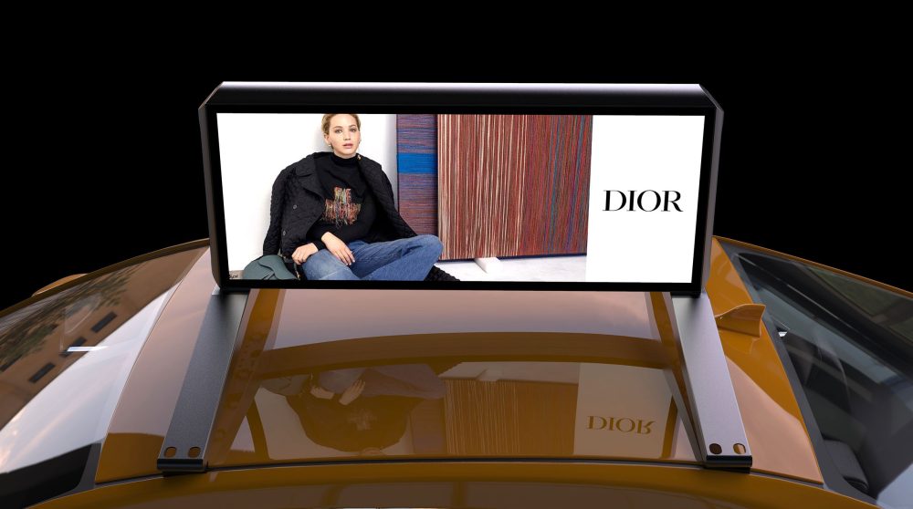 Moment M17 digital car top